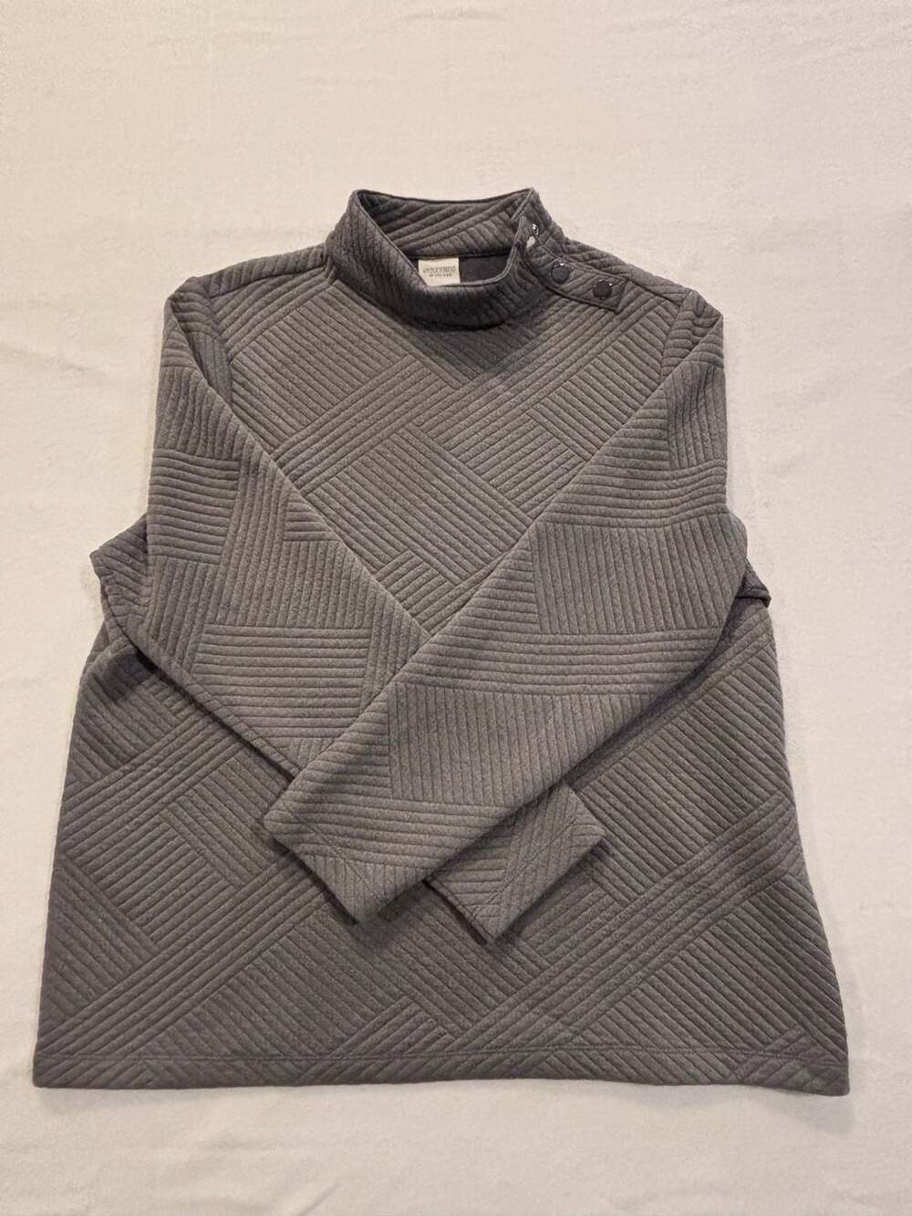 Weekends by Chico's Gray Quilted Geometric Mock Neck Button Shoulder Size 2